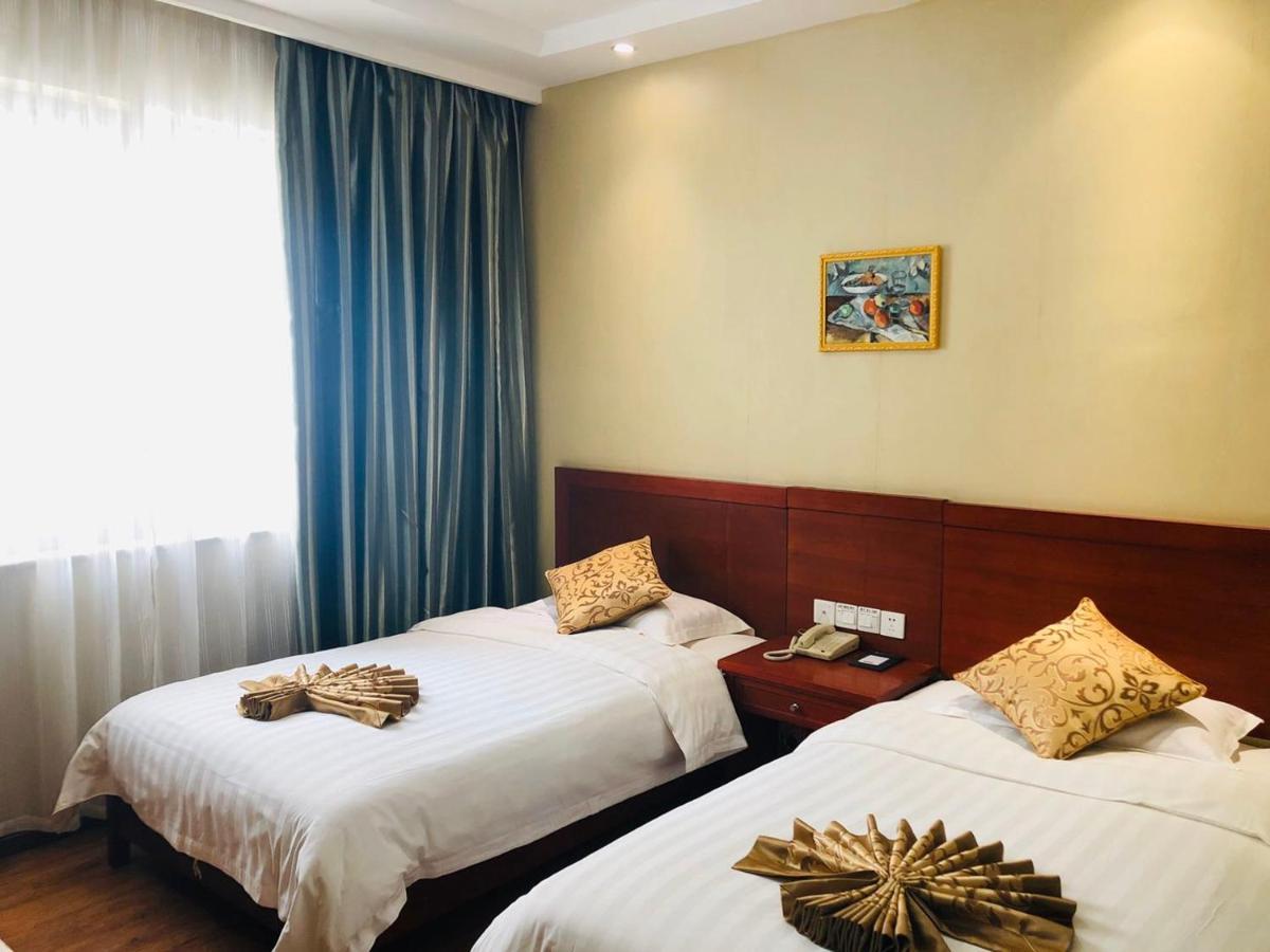 Super 8 Dunhuang Fengqingcheng Hotel Ngoại thất bức ảnh